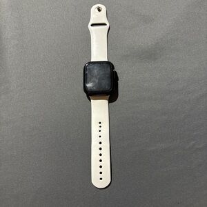 Apple Smartwatch Black Case White Band